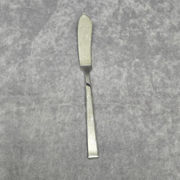 Dansk 18/10 Meridian Stainless Dinner Knifes Glossy Flat Tip Flatware Silverware - Picture 5 of 9